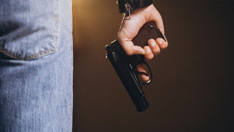 В Красноярске неизвестный устроил стрельбу во дворе рядом со школой