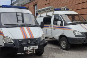 В поселке под Ковровом спасатели съехались к одному из домов из-за упавшей в ванной женщины