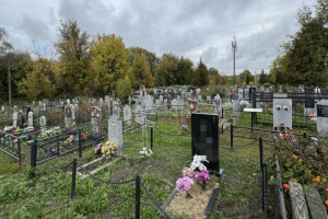 В Муромском районе кладбище завалили мусором