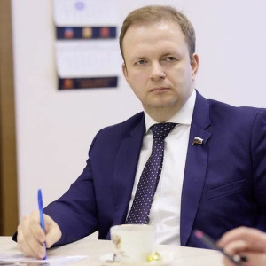 Владимирский депутат Госдумы выбрал «Ладу Весту» вместо Aurus за 40 млн рублей