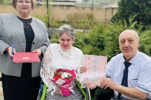 В пансионате для престарелых в Суздале поженились постояльцы