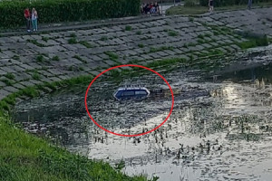 В Александрове «Нива» улетела в реку