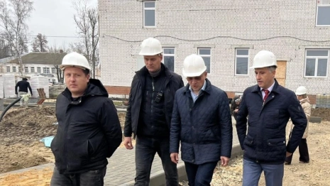 Депутат Госдумы приехал на стройку школы на 350 мест в Гусь-Хрустальном