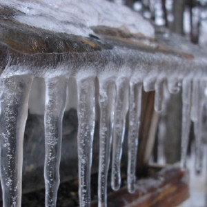 Владимирские коммунальщики отделались штрафом за упавшую на 4-летнего малыша наледь
