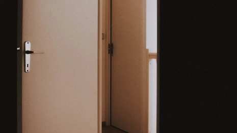 Во Владимире мужчина умер в подъезде