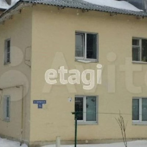 «Подписывай – или не получишь ничего». Во Владимире сироте выделили ужасную квартиру