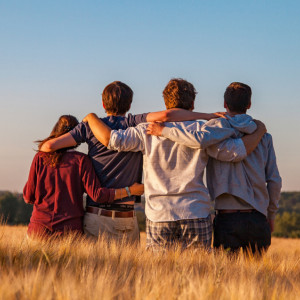 Александра Авдеева пригласили найти молодежь во владимирской деревне