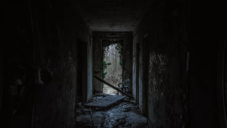 В Коврове ветхий дом отдали на откуп подросткам и бомжам
