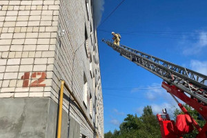 В Вязниках из горящей комнаты спасли четверых взрослых и ребенка