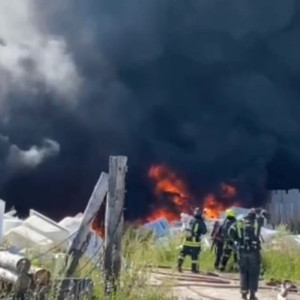 В Коврове спустя 6 часов ликвидировали открытое горение завода акриловых ванн
