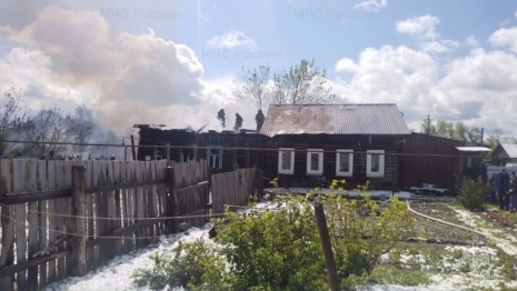 В Гусь-Хрустальном пожар охватил деревянный барак