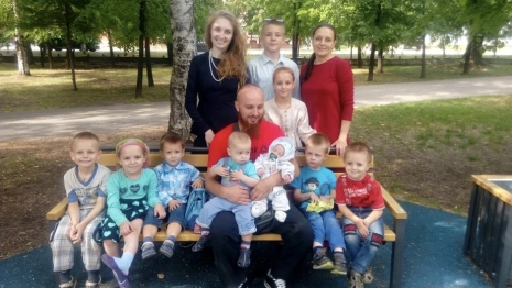 Дочь владимирского многоженца Сухова публично обвинила его в домогательствах