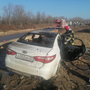 Под Владимиром в аварии загорелась легковушка