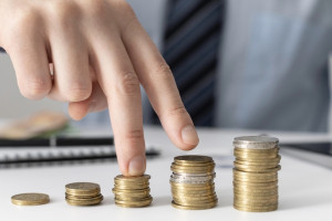 Во Владимире директор фирмы по ремонту электрооборудования присвоил 300 тыс. рублей