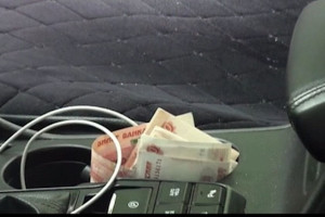 Двое задержанных дали взятку в 200 тысяч владимирскому оперу
