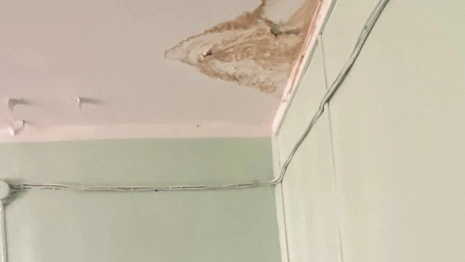 Мать троих детей из Владимира переселили из одного аварийного дома в другой