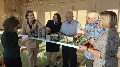 Во Владимире сотрудники ГИБДД наградили победителей детского конкурса творческих работ