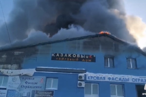 В Гусь-Хрустальном разгорелся крупный пожар в магазине