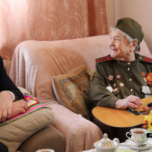 Ветеран и владимирский губернатор спели под гитару военные песни