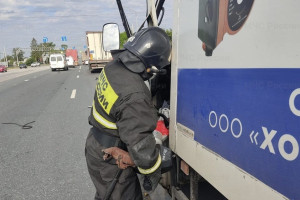 Во Владимирской области водителя грузовика зажало в кабине после ДТП