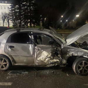 У «Политеха» во Владимире столкнулись 3 авто: двое водителей пострадали