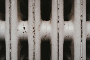 Во Владимирской области мужчина решил погреться между трубами и застрял