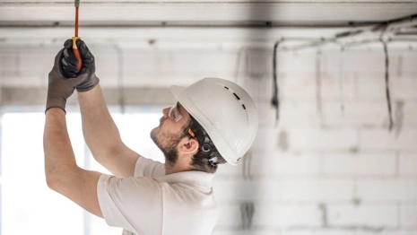 В Коврове монтажник собрался отсудить миллион за травму руки