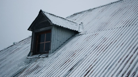 Во Владимире чиновника оштрафовали за падение снега с крыши на 8-летнюю девочку