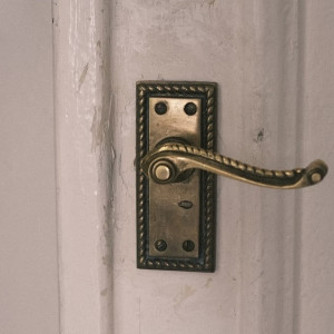 В Коврове инвалида сняли с жилищного учета из-за переезда 
