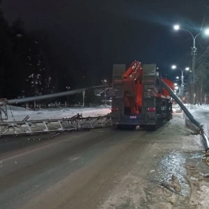 В Судогде грузовик снес трубы теплотрассы