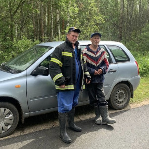 Спасатели помогли 78-летнему дедушке выбраться из леса в Камешковском районе