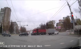Момент ДТП со скорой и фурой во Владимире попал на видео