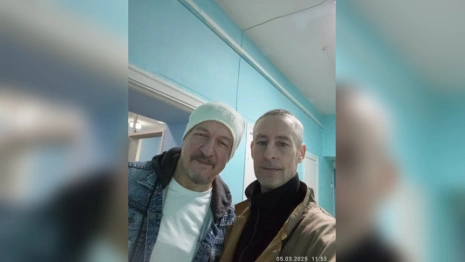 В госпиталь к владимирским бойцам СВО приехал лидер группы «Парк Горького»