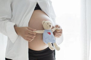 Детский омбудсмен высказалась против ежемесячных выплат студенткам за рождение детей