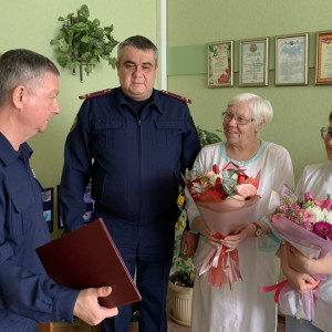 Детям – конфеты, женщинам – цветы. Сотрудники Следкома посетили дом ребенка в Муроме