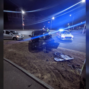 Ночная погоня ДПС за владимирским водителем обернулась аварией со столбом