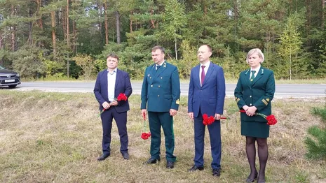  Во Владимиркой области у памятника погибшему на СВО герою посадили деревья