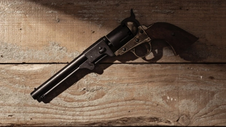 Во Владимире неадекватный посетитель «Бристоля» размахивал похожим на пистолет предметом