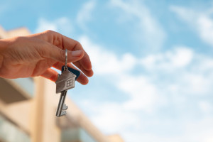 Банки начали снижать ставки по рыночной ипотеке