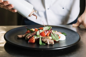 Во Владимире повар отсудила 130 тыс. рублей после падения на кухне