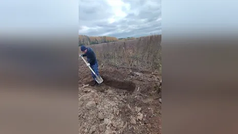 Во Владимирской области для погибшего на Украине парня вырыли могилу в поле