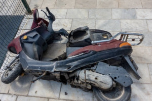 Во Владимире двое подростков на мопеде врезались в «Ладу»