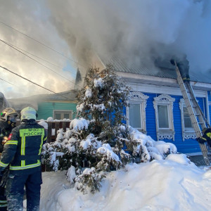 Случайно проходивший мимо пожарный спас людей из горящего дома в Коврове
