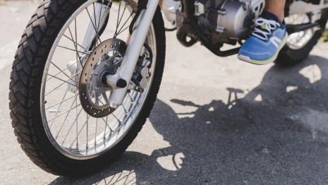 В Кольчугинском районе пьяный москвич на мопеде улетел в кювет