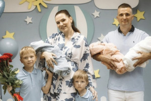 Во Владимире из перинатального центра выписали первую родившуюся в 2025 году тройню