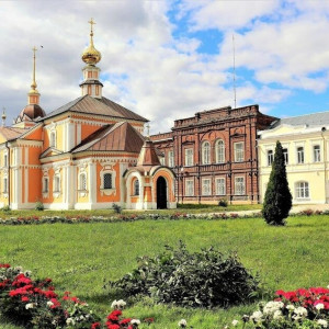 В Суздале у Кресто-Никольской церкви высадят 4 тыс. кустов