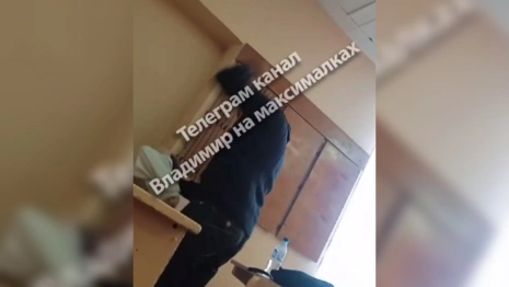 Во Владимире родители и педагоги вступились за учителя, уволенного после избиения ребенка