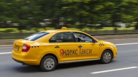 Ковровчанин угнал машину таксиста и врезался в дерево