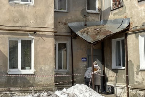 В Кольчугино ледяная глыба рухнула на 8-летнюю девочку