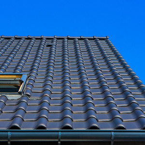 Житель Владимирской области снял крышу с чужого дома и сдал ее на металлолом